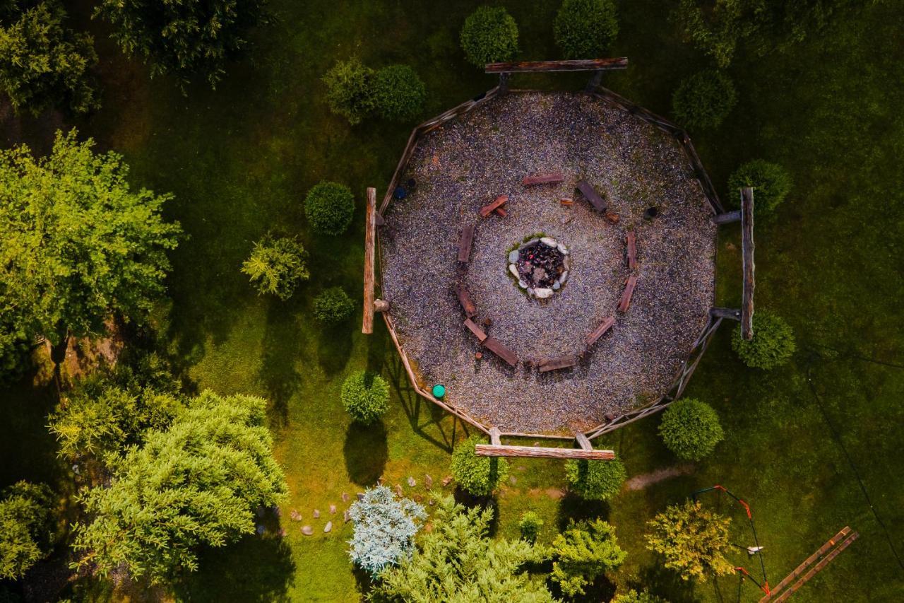 Fratii Jderi - Utopia Verde Brezoi Buitenkant foto
