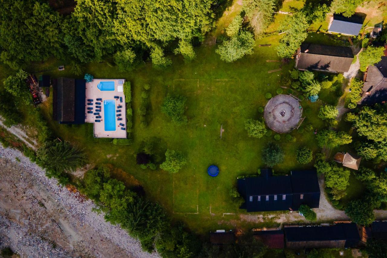 Fratii Jderi - Utopia Verde Brezoi Buitenkant foto